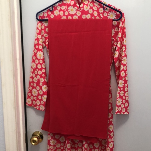 Vietnamese ao dài - Picture 3 of 3